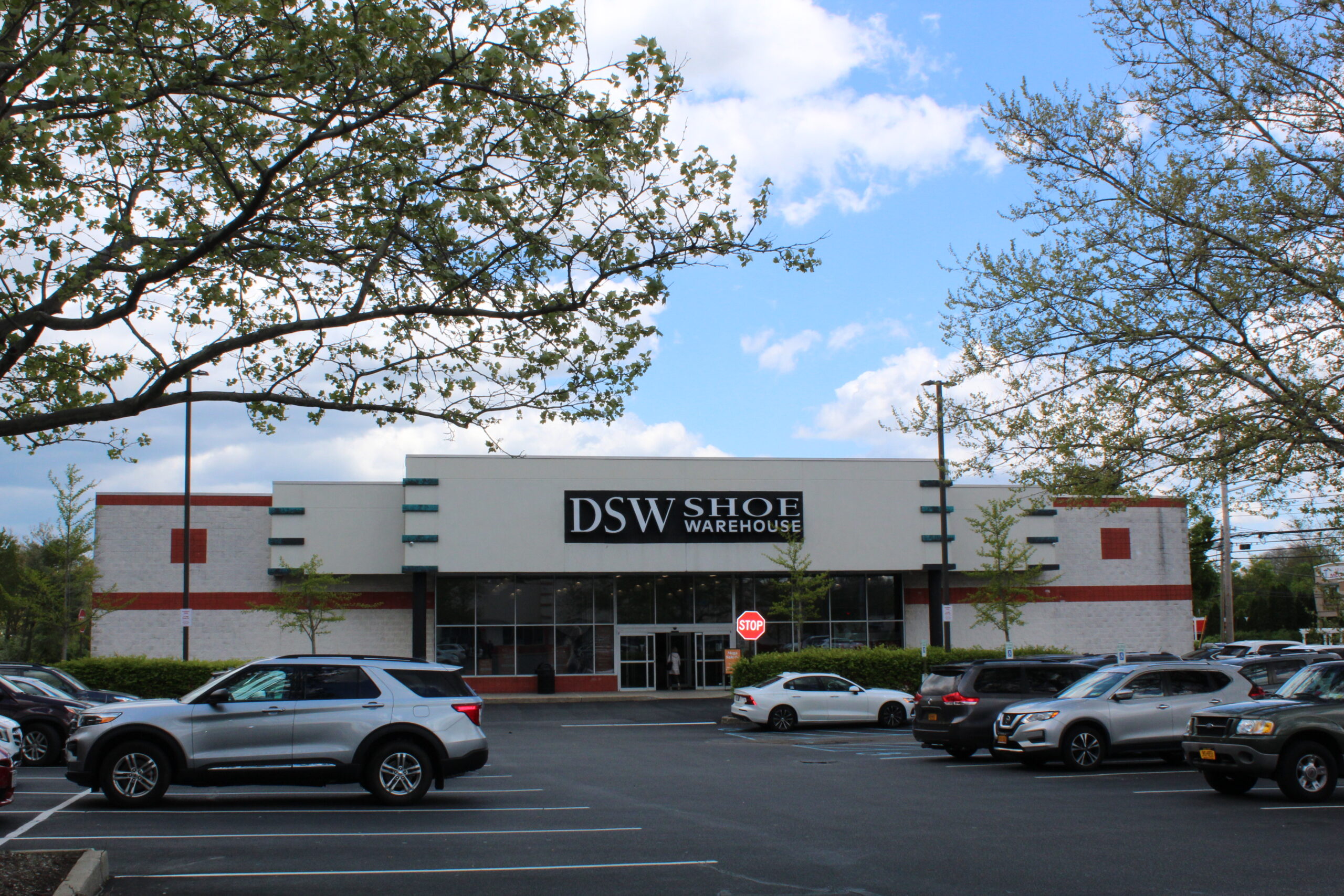 DSW Shoe Warehouse store front